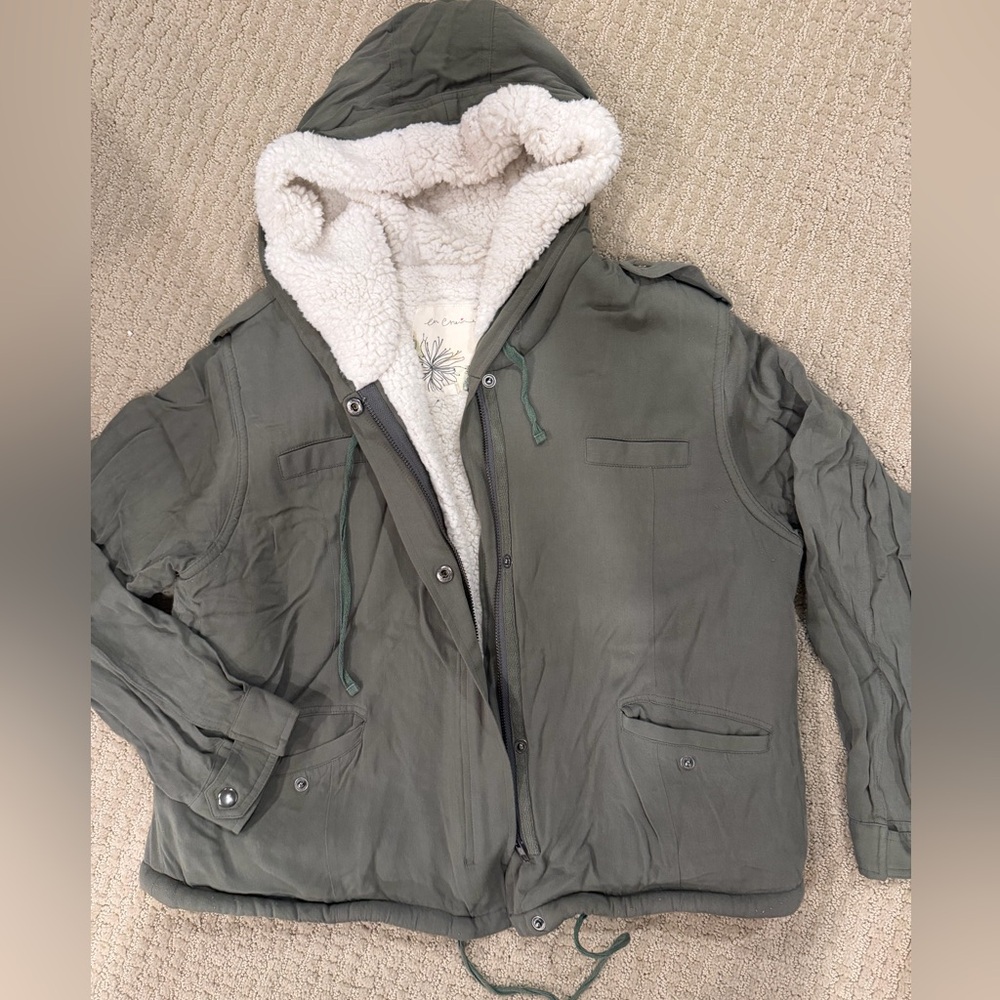 En creme olive jacket sz M